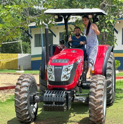 Deputado Laerte Gomes Entrega Trator E Equipamentos Agr Colas Para