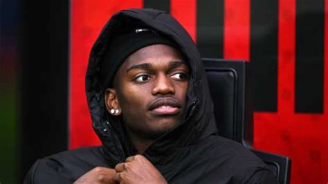 Gazzetta Leao Al Bivio O Torna Al Centro Del Milan O Il Futuro Sar