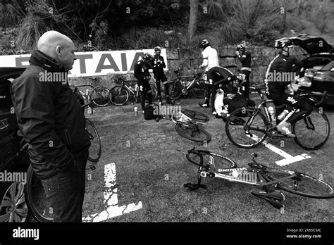 Cycling coach sir david brailsford hi-res stock photography and images - Alamy