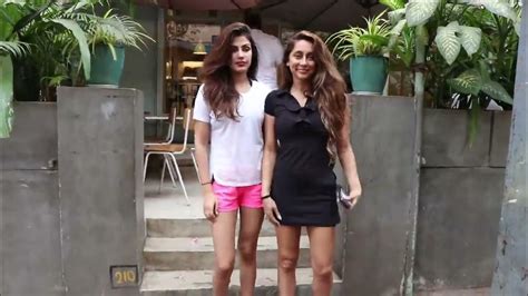 Riya Chakraborty Arrived At The Cafe With Friend Anusha Dandekar Seen