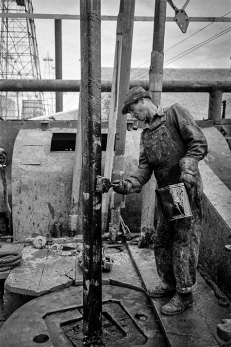 The Hard Life of Roughnecks of the East Texas Oil Field: Rare Photos