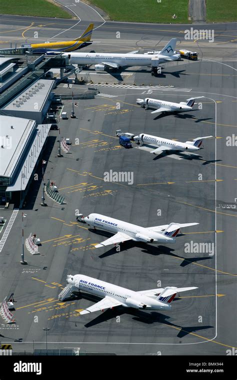 Parked Airplanes Hi Res Stock Photography And Images Alamy