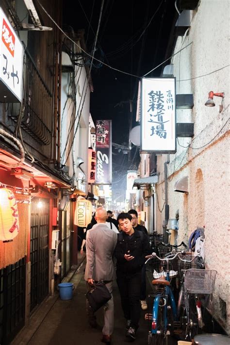 Tourists in Kyoto, Japan editorial stock image. Image of famous - 146058599