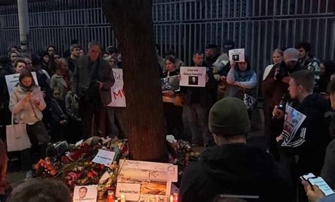 Rusi Odaju Po Ast Navaljnom U Budvi I Protestuju U Beogradu Raport Ba