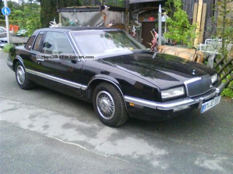 1990 Buick BUICK Riviera - Car Photo and Specs