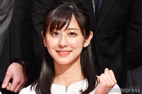 テレ朝・斎藤ちはるアナ、オフショルで美肩ラインのぞく「美しい」「華やか」と反響 モデルプレス