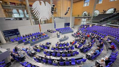 Union Stimmt Erstmals F R Gesetze Der Minderheitsregierung Tagesschau De