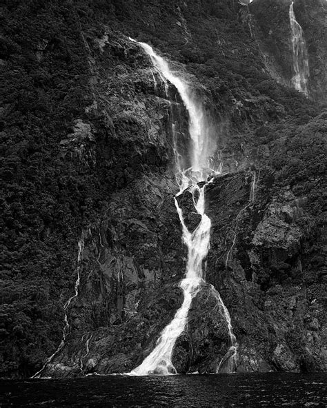 Hundreds Of Waterfalls In Milford Sound With Makina 67 Tahusa