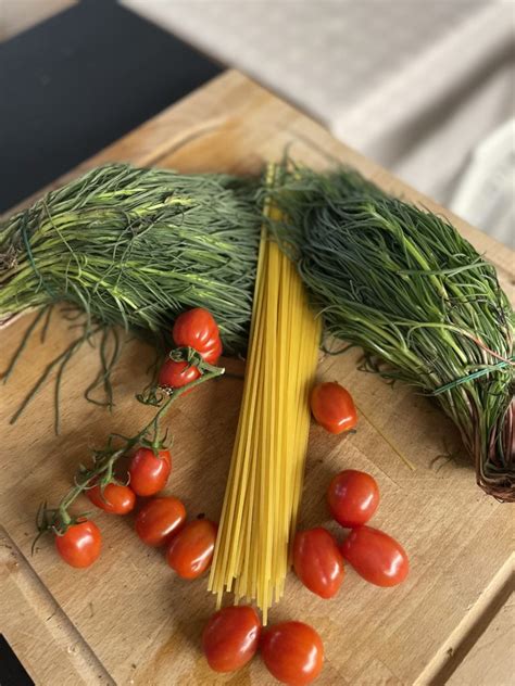 SPAGHETTI AGRETTI POMODORINI E PINOLI Pappando It