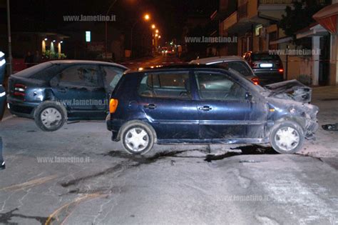 Lamezia Incidente Tra Due Auto Su Via Marconi Una Prende Fuoco Il