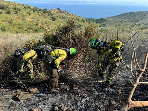 Evolución favorable del incendio en Las Pantallas entre Algeciras y