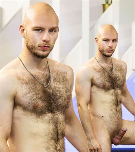 Homens de cabeça raspada bem peludos e nus hairy bald naked