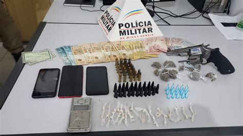 Pm Apreende Drogas Revólver E Dinheiro Em Casa No Centro De Periquito