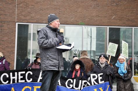 Rassemblement Echec A La Guerre Raymond Legault Credit Michel