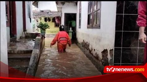 Hujan Deras Selama Jam Empat Desa Di Jember Tergenang Banjir