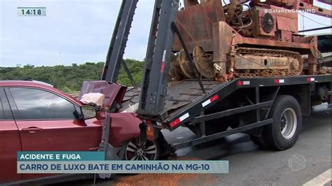 Carro De Luxo Bate Em Caminh O Na Mg Minas Gerais R Balan O