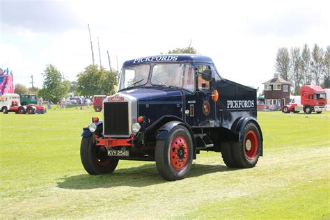 Pickfords KYY 254D Truckfest South East Ardinley 20 08 Flickr