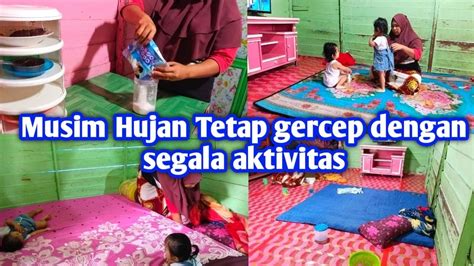 AKTIVITAS IRT DESA DI PAGI HARI DI RUMAH KAYU SEDERHANA PRODUKTIF DI