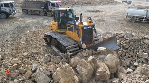 Great Ability Bulldozer Pushing Huge Gravel Special Activities Dump