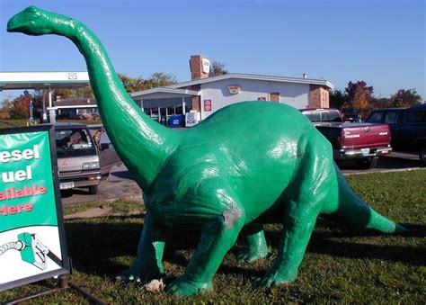 Sinclair Dinosaur Statues | RoadsideArchitecture.com