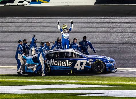 In Photos Daytona 500 Ricky Stenhouse Jr Wins The Big Race All