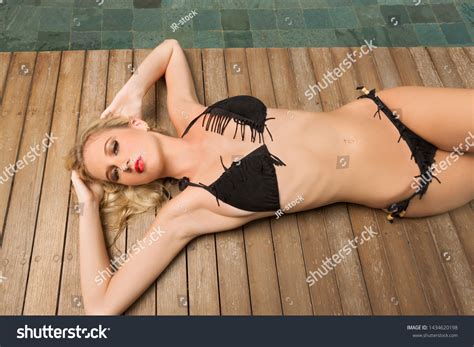 Sexy Model Relaxing Black Bikini On 스톡 사진 Shutterstock