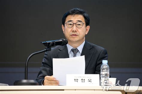 의협 비대위원장에 박형욱 교수전공의 지지 속 당선