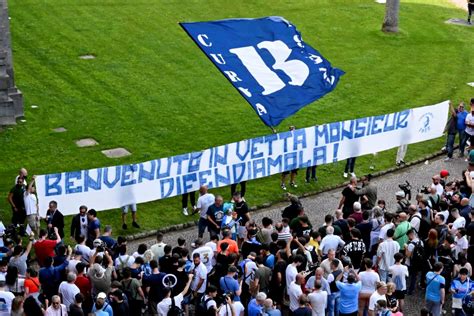 Napoli Lavori In Corso Solo In Amichevole Contro La Spal