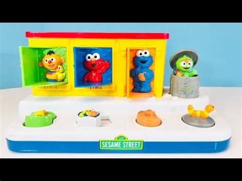 Sesame Street Poppin Pals, 2002 Mattel Toy Review | eduaspirant.com