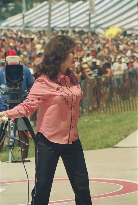 Pin By Tammy Hosey On LORETTA LYNN Loretta Loretta Lynn Lynn