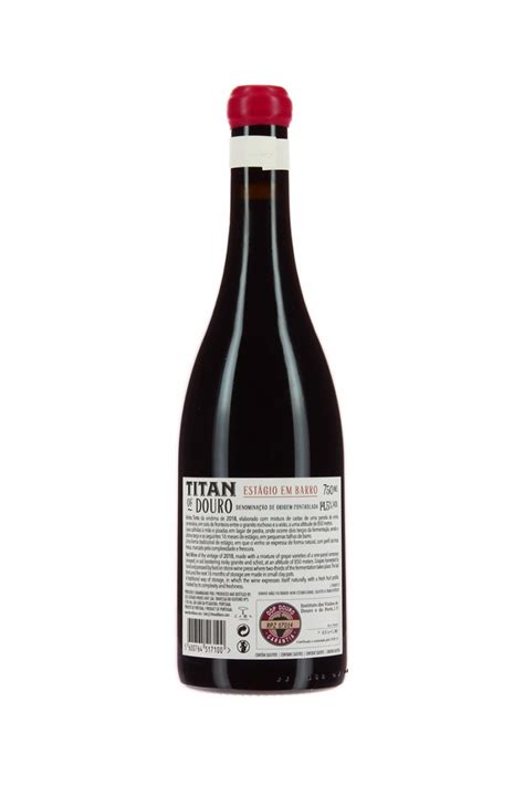 Titan of Douro Estágio em Barro Tinto 2018 Garrafeira Copo Cheio