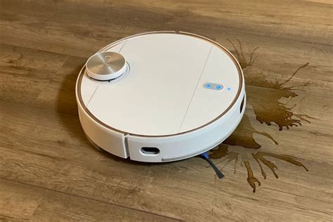 Robot vacuum and mop: mopping and vacuuming at the same time