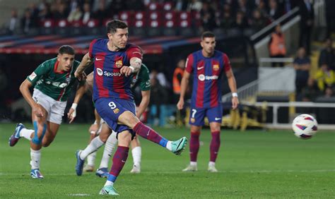 Lewandowski Double Rescues Barca Atletico Beat Villarreal Arab News