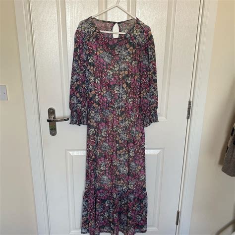 Floral midi dress from Oasis in size small 🌸 #oasis... - Depop