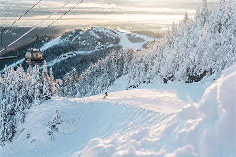 Levez Vos Sens Dans Les Majestueuses Montagnes Des Cantons De Lest