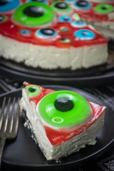 Creepy Eyeball Cheesecake For Halloween The Starving Chef