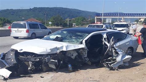 D Zcede Feci Kaza Otomobil Beton Bariyerlere Arpt Ocuk Yaral