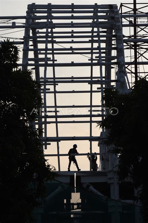 LRT JABODEBEK DITARGETKAN BEROPERASI JUNI 2021 ANTARA Foto