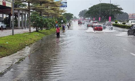 Authorities Evacuate 86 In JB Flash Floods