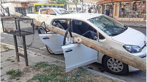 Pudo Ser Una Tragedia Sub A A Su Hijo Al Auto Y Un Poste De Madera