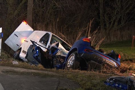 Familiendrama Bei Unfall In Pewsum Krummh Rner Eltern Sterben Im Auto