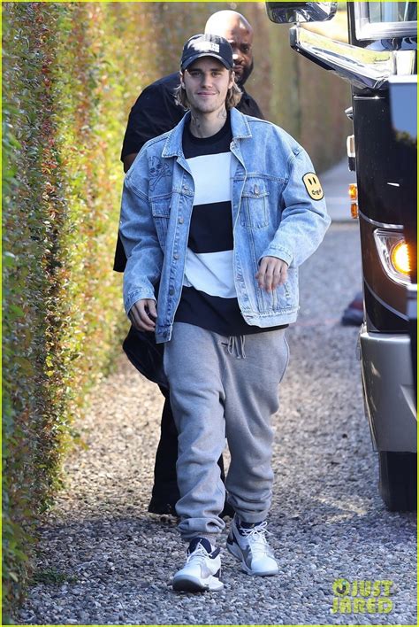 Full Sized Photo of justin bieber parking tour bus 11 | Justin Bieber Stops Traffic to Help His ...