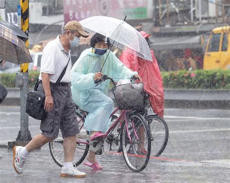 台中苗栗等7縣市大雨特報 台東防焚風高溫達36度 生活 中央社 Cna