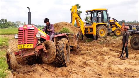 Jcb Dx Backhoe Machine Loading Mud In Mahindra Di Tractor Jcb