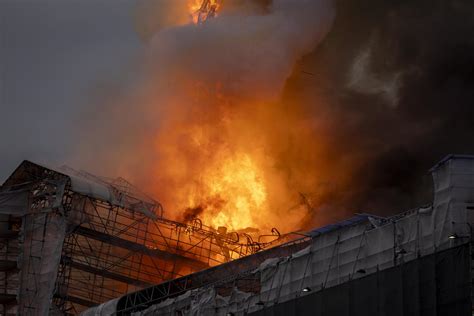 A Os De Patrimonio En Llamas Voraz Incendio Arrasa Con La