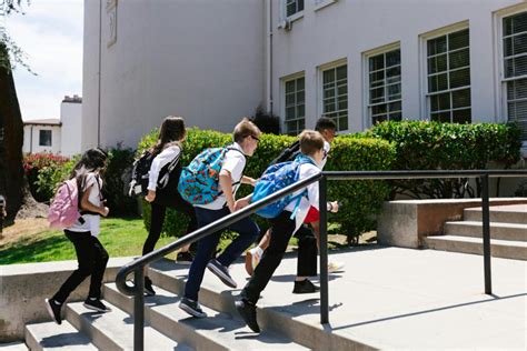 Kostenloses Deutschlandticket für Hamburger Schüler innen Astrid Hennies