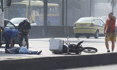 Acidente Na Avenida Brasil Deixa Motociclista Levemente Ferido Jornal