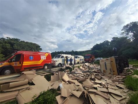 Colis O Entre Carreta E Carro Forte Deixa Tr S Feridos Na Sc