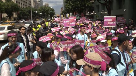 長榮勞資協商無共識 800空服員上街抗議 民視運動網