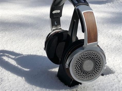 Review: HarmonicDyne Helios | Enough Substance to Match all that Style ...
